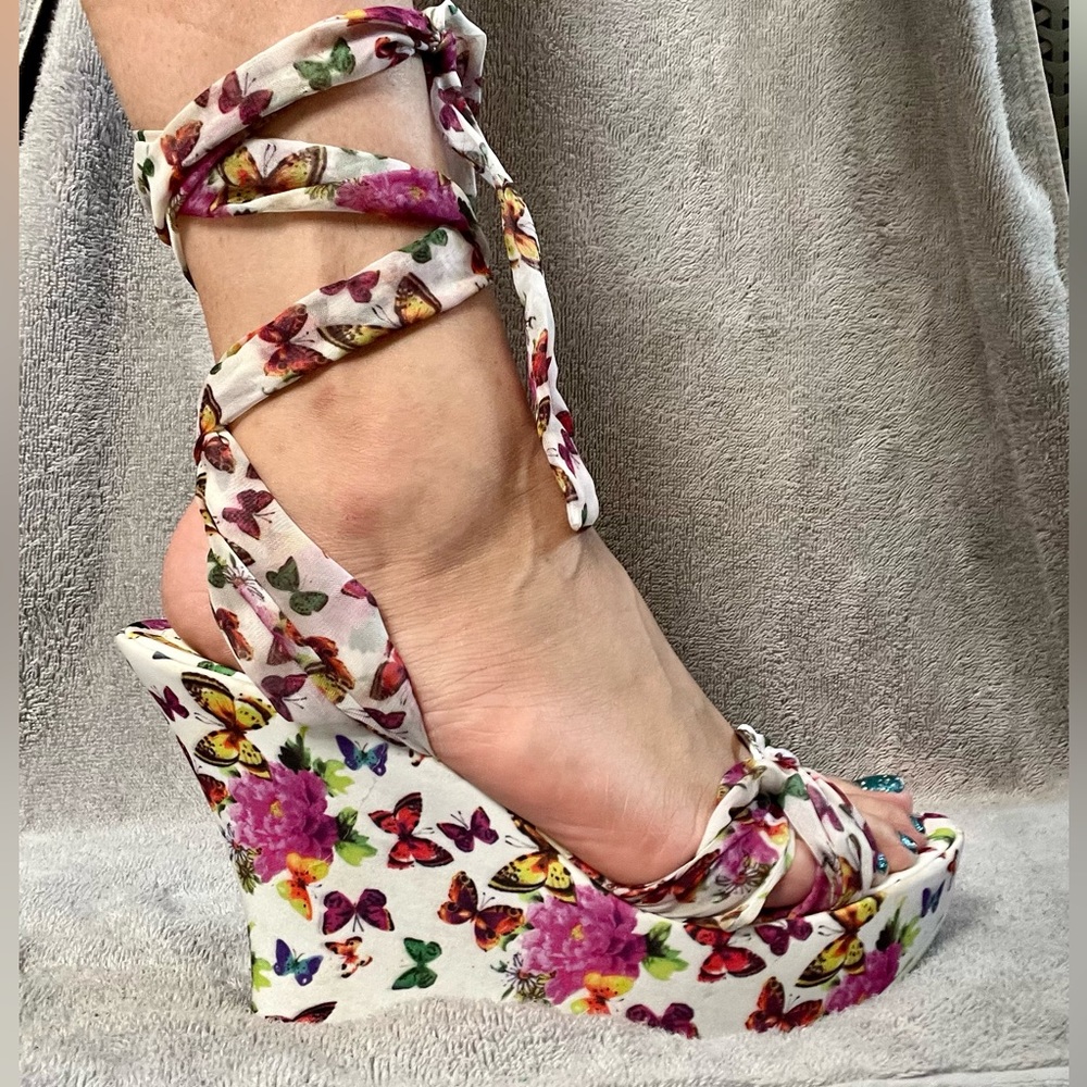 Y2K 90s Butterfly Lace Up BCBG Wedges
